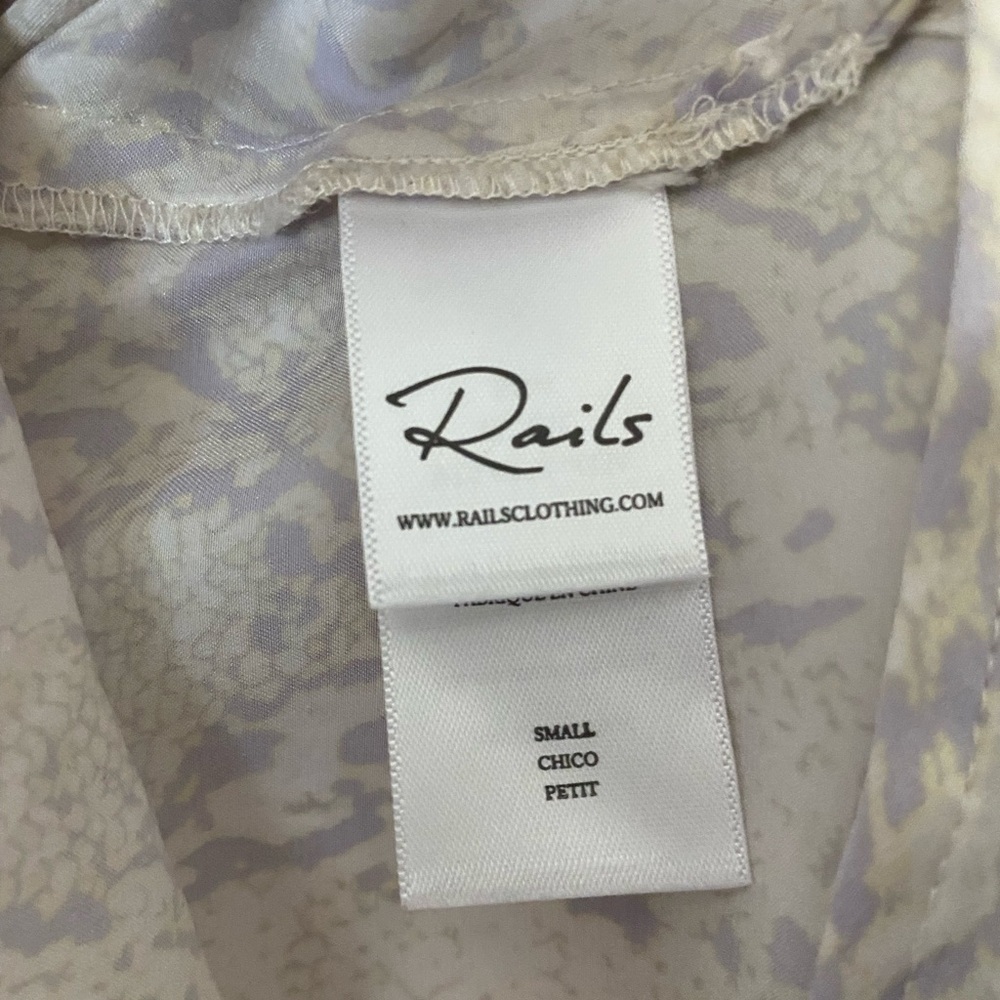 RAILS Pearl Top 100% Silk Boa Cream Snakeskin Print Blouse Size Small - Picture 7 of 8
